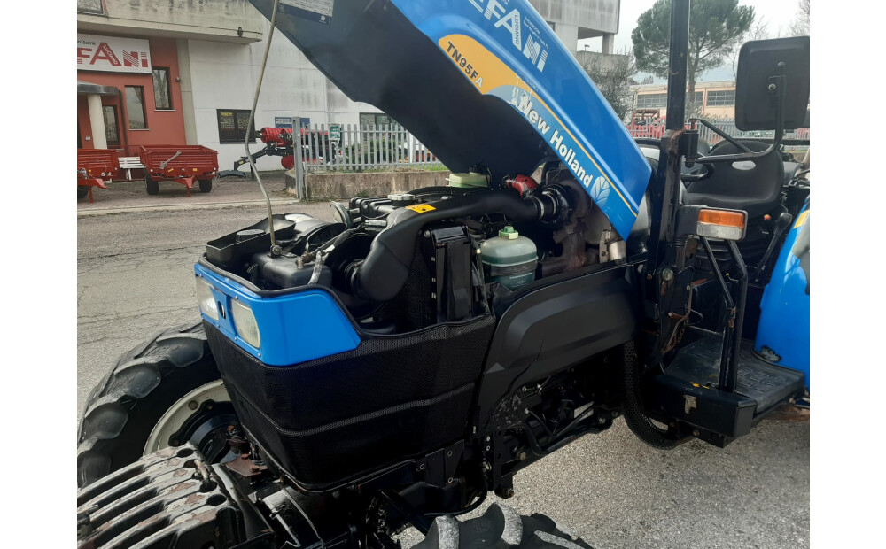 Trattore Specialistico New Holland TNF A 95 Usato - € 17 000 - Affare ...