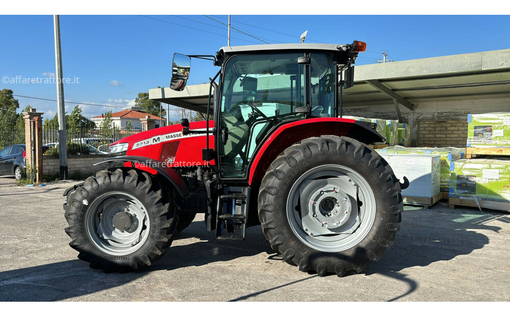 Massey Ferguson 5713 - 2