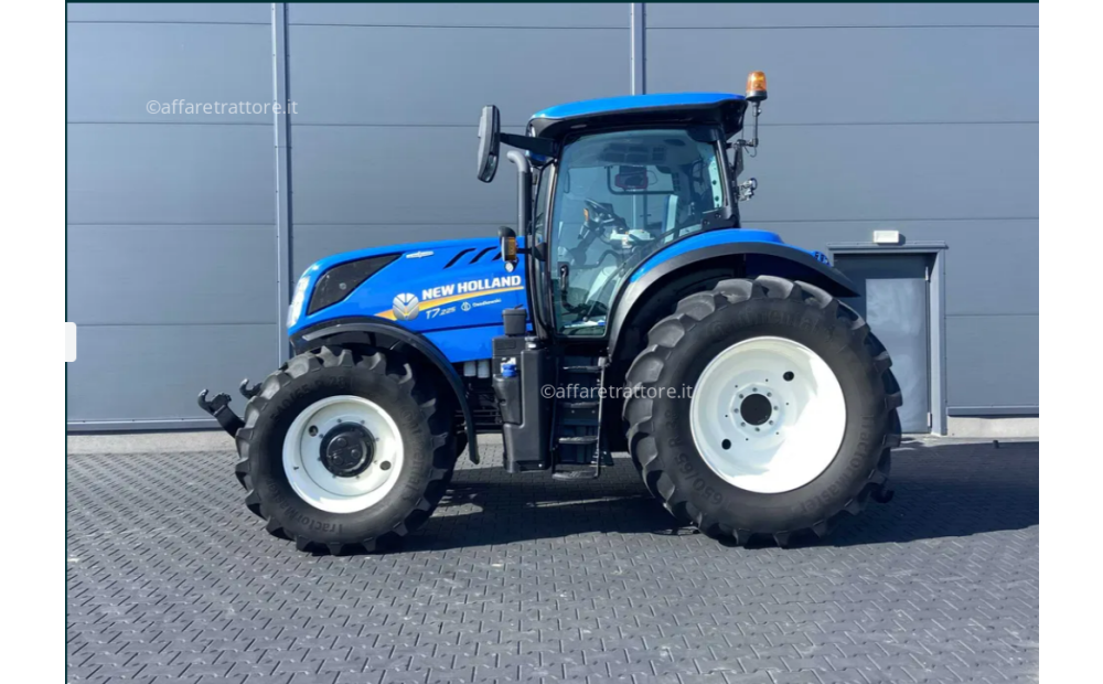 New Holland T7.225 Usato - 2