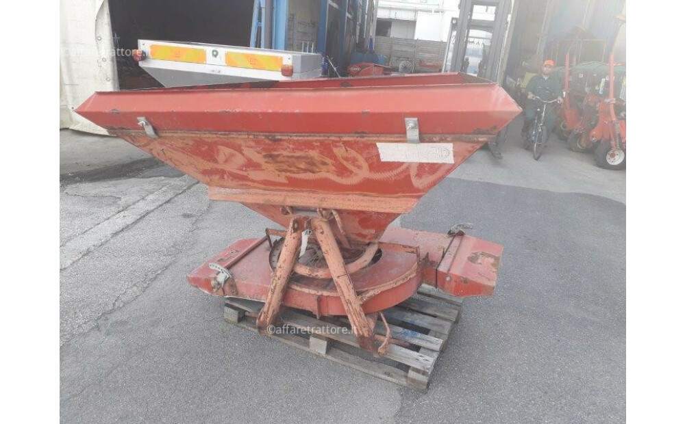 Spandiconcime Lely Lt 600 - 3