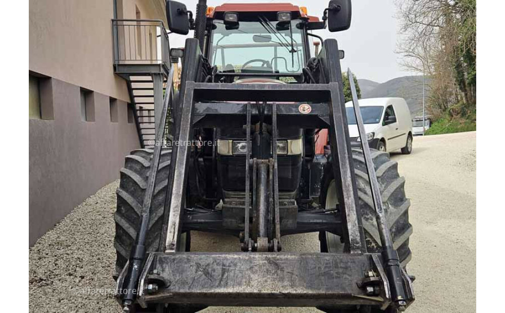 New Holland M135 Usato - 3