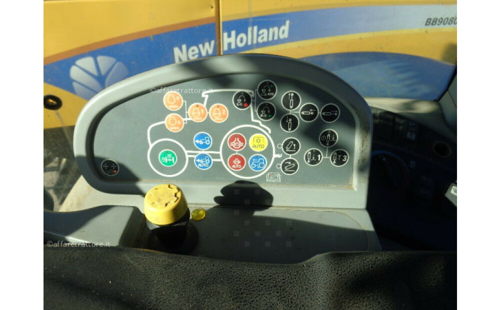 New Holland T8.390 Usato - 11