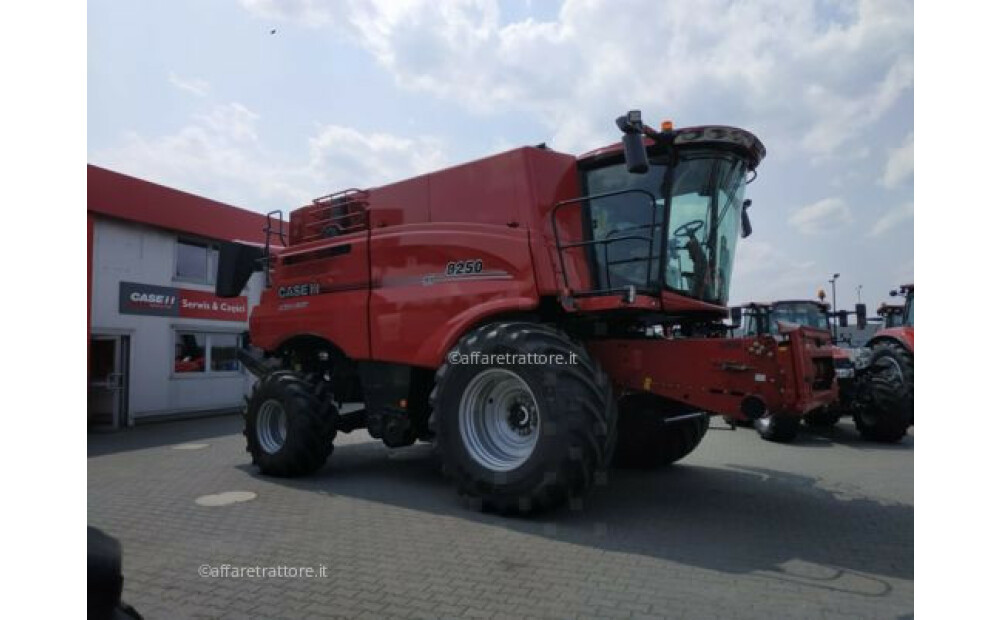 Case IH Axial-Flow 8250 4WD Usato - 4