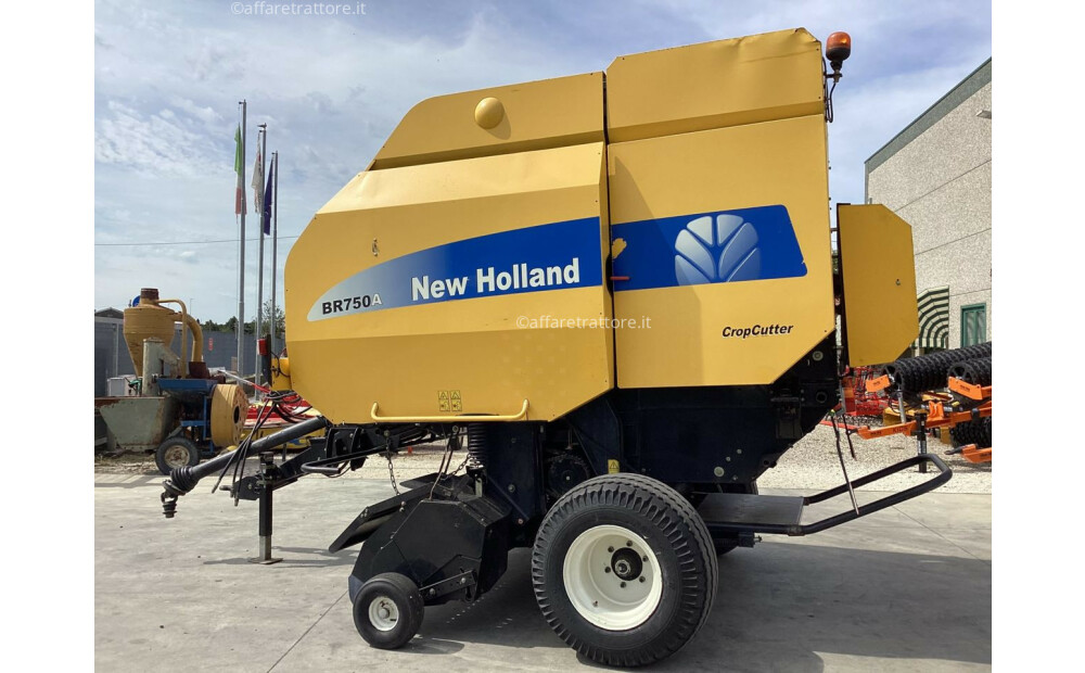 New Holland BR750 Usato - 4