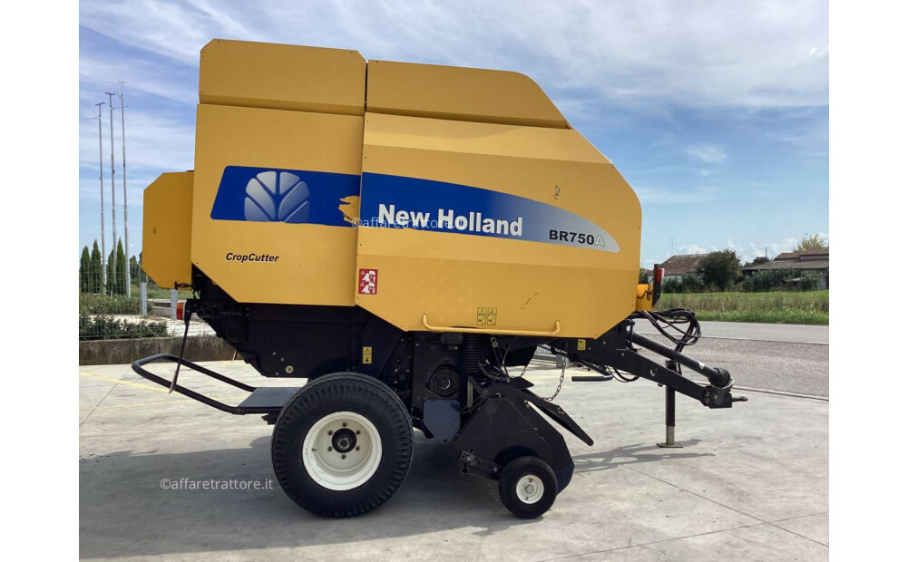 New Holland BR750 Usato - 8